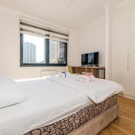 Modern In Waterfront Lejlighed