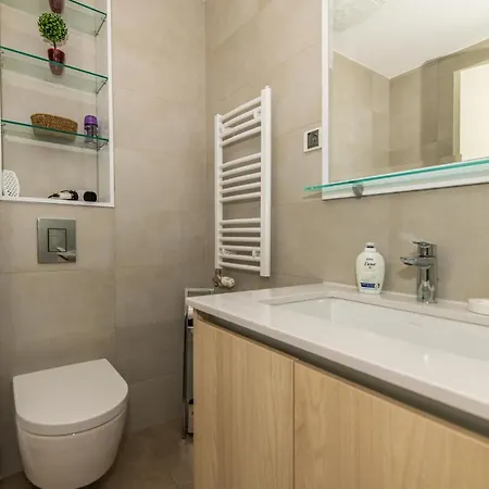 Modern In Waterfront Apartman *